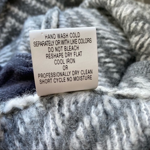 Italian Made Gray Chevron Wool Blend Cardigan Size Small - Picture 7 of 10